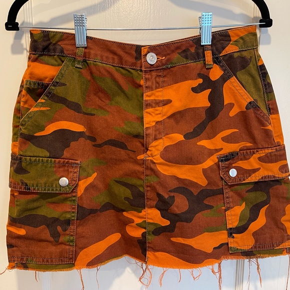 BDG Urban Outfitters Orange Camo Raw Hem Cargo Mini Skirt - Picture 7 of 9
